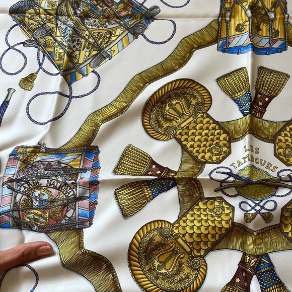 Hermes silk scarf 90cm 35-35 - Picture 9 of 10